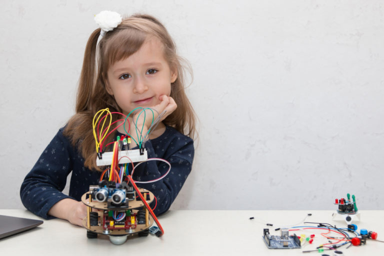 لماذا يجب على طفلك تعلُم آردوينو Arduino 2022
